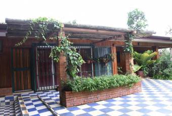 Se vende casa con mas de 10,000m2 de lote en Bajo carrillo 23-1944 Se vende casa con mas de 10,000m2 de lote en Bajo carrillo 23-1944