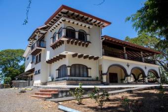 Se vende amplia quinta remodelada en Grecia de Alajuela 24-1767