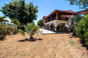 Se vende amplia quinta remodelada en Grecia de Alajuela 24-1767