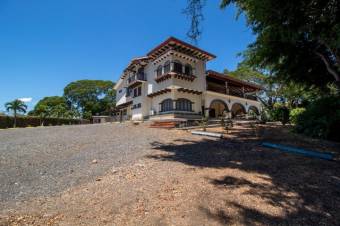 Se vende amplia quinta remodelada en Grecia de Alajuela 24-1767