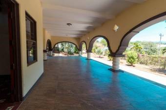 Se vende amplia quinta remodelada en Grecia de Alajuela 24-1767