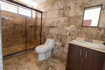 Se vende amplia quinta remodelada en Grecia de Alajuela 24-1767