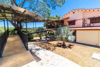 Se vende amplia quinta remodelada en Grecia de Alajuela 24-1767