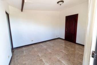 Se vende amplia quinta remodelada en Grecia de Alajuela 24-1767