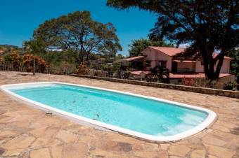 Se vende amplia quinta remodelada en Grecia de Alajuela 24-1767