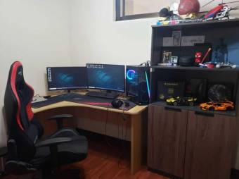 Se vende lujosa residencia con patio y piscina en Rio Oro 26-136 Se vende lujosa residencia con patio y piscina en Rio Oro 26-136