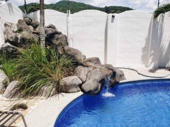 Se vende lujosa residencia con patio y piscina en Rio Oro 26-136 Se vende lujosa residencia con patio y piscina en Rio Oro 26-136