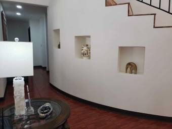 Se vende lujosa residencia con patio y piscina en Rio Oro 26-136 Se vende lujosa residencia con patio y piscina en Rio Oro 26-136