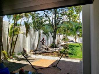 Se vende lujosa residencia con patio y piscina en Rio Oro 26-136 Se vende lujosa residencia con patio y piscina en Rio Oro 26-136