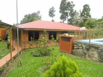 Se vende propiedad con 10,000m2 de lote en San Isidro Heredia 23-3548