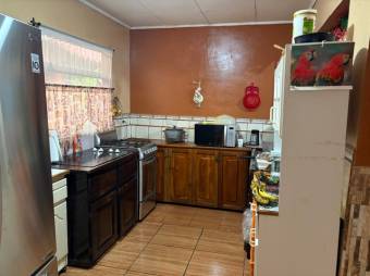 Se vende propiedad con 8 apartamentos en Ipis Goicoechea 25-1142 Se vende propiedad con 8 apartamentos en Ipis Goicoechea 25-1142