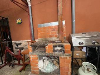 Se vende propiedad con 8 apartamentos en Ipis Goicoechea 25-1142 Se vende propiedad con 8 apartamentos en Ipis Goicoechea 25-1142