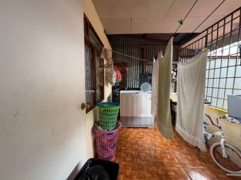 Se vende propiedad con 8 apartamentos en Ipis Goicoechea 25-1142 Se vende propiedad con 8 apartamentos en Ipis Goicoechea 25-1142