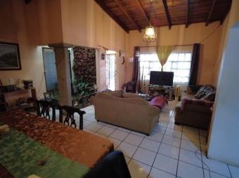 Se vende propiedad con amplio lote en Santo Domingo Heredia 23-3248 Se vende propiedad con amplio lote en Santo Domingo Heredia 23-3248