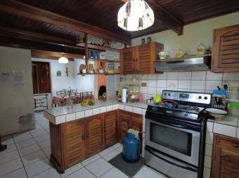 Se vende propiedad con amplio lote en Santo Domingo Heredia 23-3248 Se vende propiedad con amplio lote en Santo Domingo Heredia 23-3248