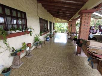 Se vende propiedad con amplio lote en Santo Domingo Heredia 23-3248 Se vende propiedad con amplio lote en Santo Domingo Heredia 23-3248