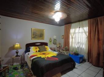 Se vende propiedad con amplio lote en Santo Domingo Heredia 23-3248 Se vende propiedad con amplio lote en Santo Domingo Heredia 23-3248