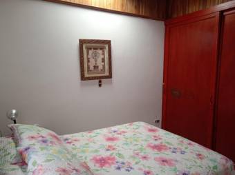 Se vende moderna casa con patio en Guachipelín de Escazú 25-1415 Se vende moderna casa con patio en Guachipelín de Escazú 25-1415