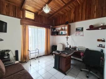 Se vende moderna casa con patio en Guachipelín de Escazú 25-1415 Se vende moderna casa con patio en Guachipelín de Escazú 25-1415