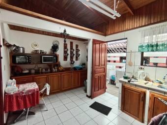 Se vende moderna casa con patio en Guachipelín de Escazú 25-1415 Se vende moderna casa con patio en Guachipelín de Escazú 25-1415