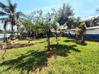 Se vende moderna casa con patio en Guachipelín de Escazú 25-1415 Se vende moderna casa con patio en Guachipelín de Escazú 25-1415