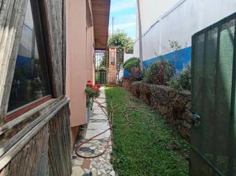 Se vende moderna casa con patio en Guachipelín de Escazú 25-1415 Se vende moderna casa con patio en Guachipelín de Escazú 25-1415