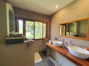 Se vende amplia propiedad con 10,400m2 de lote en Ciudad Colón 24-1029 Se vende amplia propiedad con 10,400m2 de lote en Ciudad Colón 24-1029