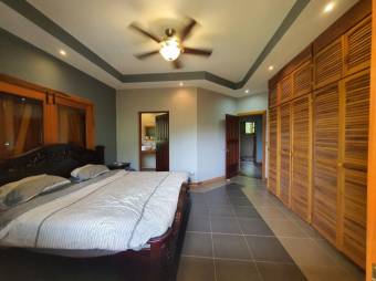 Se vende amplia propiedad con 10,400m2 de lote en Ciudad Colón 24-1029 Se vende amplia propiedad con 10,400m2 de lote en Ciudad Colón 24-1029