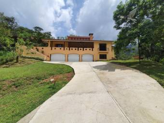 Se vende amplia propiedad con 10,400m2 de lote en Ciudad Colón 24-1029