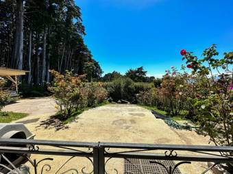 Se vende casa de lujo con amplio lote en Ángeles Heredia 23-2410 Se vende casa de lujo con amplio lote en Ángeles Heredia 23-2410