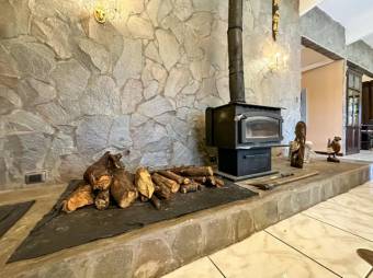 Se vende casa de lujo con amplio lote en Ángeles Heredia 23-2410 Se vende casa de lujo con amplio lote en Ángeles Heredia 23-2410