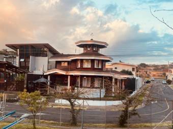 Se vende espaciosa casa con terraza en San Joaquín Heredia 24-1701 Se vende espaciosa casa con terraza en San Joaquín Heredia 24-1701