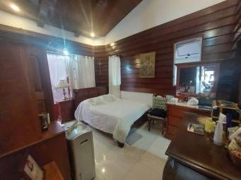 Se vende espaciosa casa con terraza en San Joaquín Heredia 24-1701 Se vende espaciosa casa con terraza en San Joaquín Heredia 24-1701