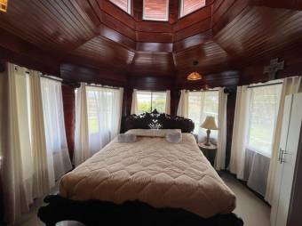 Se vende espaciosa casa con terraza en San Joaquín Heredia 24-1701 Se vende espaciosa casa con terraza en San Joaquín Heredia 24-1701