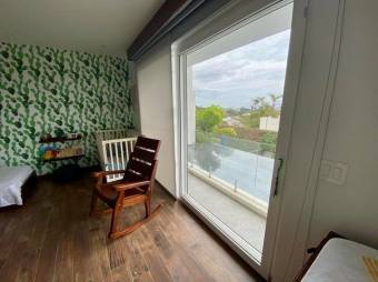 Se vende lujosa casa con patio en Guachipelín Escazú 25-1514 Se vende lujosa casa con patio en Guachipelín Escazú 25-1514