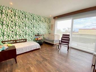 Se vende lujosa casa con patio en Guachipelín Escazú 25-1514 Se vende lujosa casa con patio en Guachipelín Escazú 25-1514