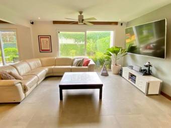 Se vende lujosa casa con patio en Guachipelín Escazú 25-1514 Se vende lujosa casa con patio en Guachipelín Escazú 25-1514