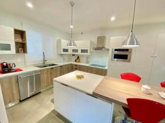 Se vende lujosa casa con patio en Guachipelín Escazú 25-1514 Se vende lujosa casa con patio en Guachipelín Escazú 25-1514