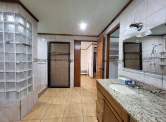 Se venden casa con 3 apartamentos en La Asunción de Heredia 25-1802 Se venden casa con 3 apartamentos en La Asunción de Heredia 25-1802