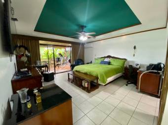 Se vende espaciosa casa con jardín y terraza en San Rafael Escazú 25-678 Se vende espaciosa casa con jardín y terraza en San Rafael Escazú 25-678