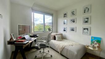 Se alquila espacioso apartamento en condominio CAIA Escazú 26-11