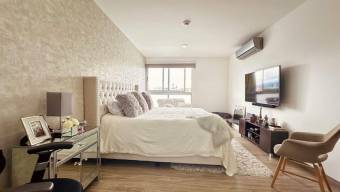 Se alquila espacioso apartamento en condominio CAIA Escazú 26-11