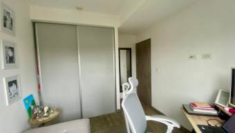 Se alquila espacioso apartamento en condominio CAIA Escazú 26-11