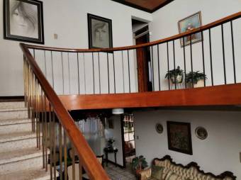 Se vende espaciosa casa con uso mixto en Alajuela Centro 25-624 Se vende espaciosa casa con uso mixto en Alajuela Centro 25-624