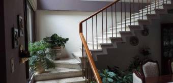 Se vende espaciosa casa con uso mixto en Alajuela Centro 25-624 Se vende espaciosa casa con uso mixto en Alajuela Centro 25-624