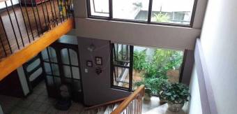 Se vende espaciosa casa con uso mixto en Alajuela Centro 25-624 Se vende espaciosa casa con uso mixto en Alajuela Centro 25-624