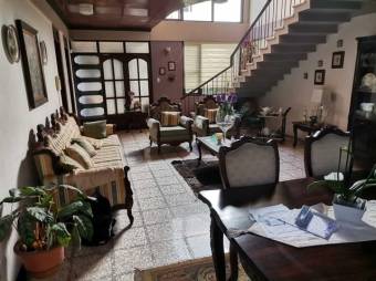 Se vende espaciosa casa con uso mixto en Alajuela Centro 25-624 Se vende espaciosa casa con uso mixto en Alajuela Centro 25-624