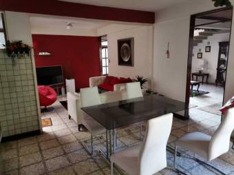 Se vende espaciosa casa con uso mixto en Alajuela Centro 25-624 Se vende espaciosa casa con uso mixto en Alajuela Centro 25-624