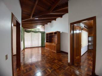 Se vende moderna casa con patio en Alajuela 25-988 Se vende moderna casa con patio en Alajuela 25-988