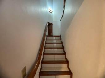 Se vende moderna casa con patio en Alajuela 25-988 Se vende moderna casa con patio en Alajuela 25-988